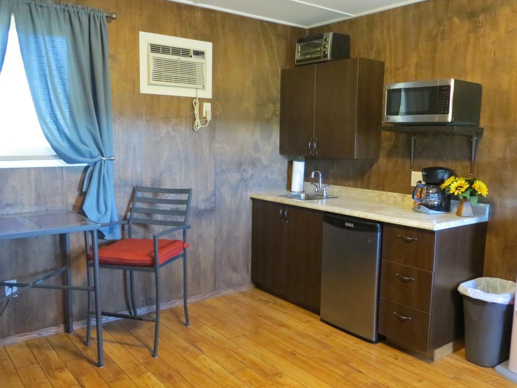 Orchard View Bed And Breakfast Moose Jaw Exterior photo