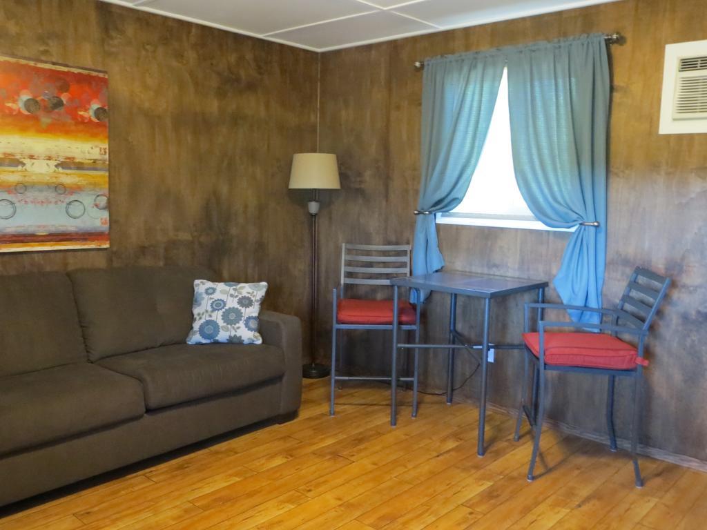 Orchard View Bed And Breakfast Moose Jaw Exterior photo