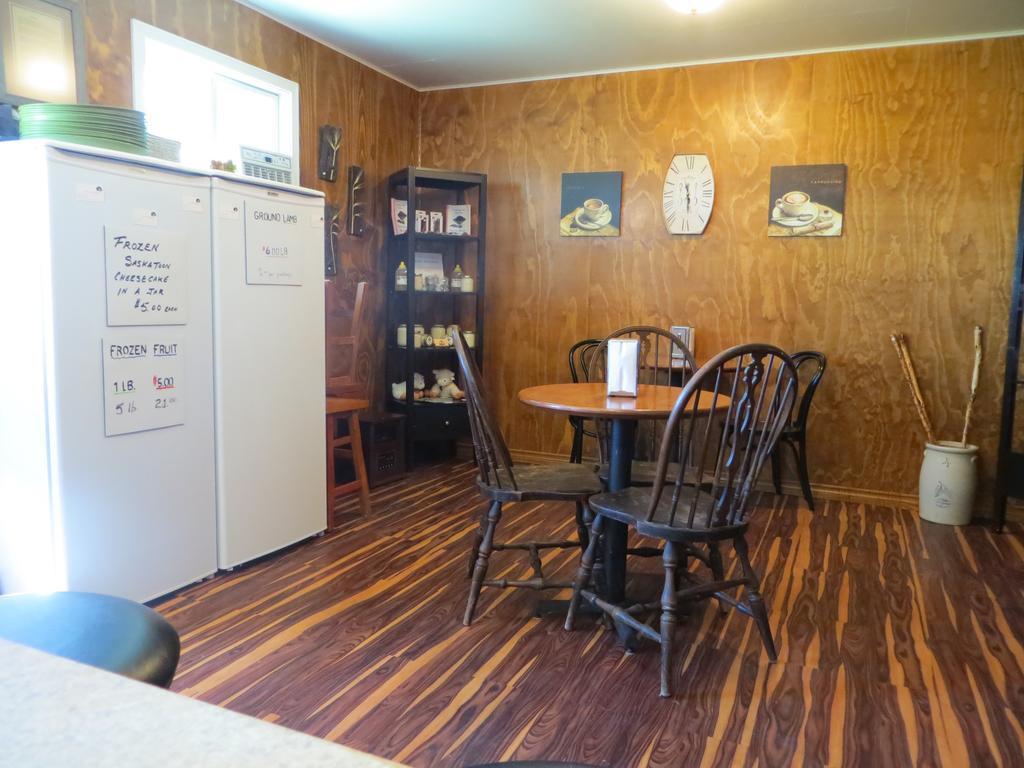 Orchard View Bed And Breakfast Moose Jaw Exterior photo